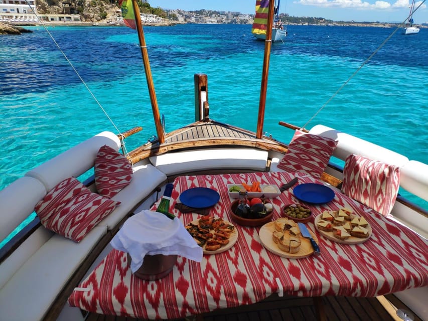 Mallorca: Llaüt Excursion around Palma with food and drinks - The Meal on Board: What You Actually Get for Tapas