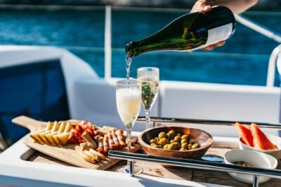 Midday or Sunset Sailing with Snacks and Open Bar