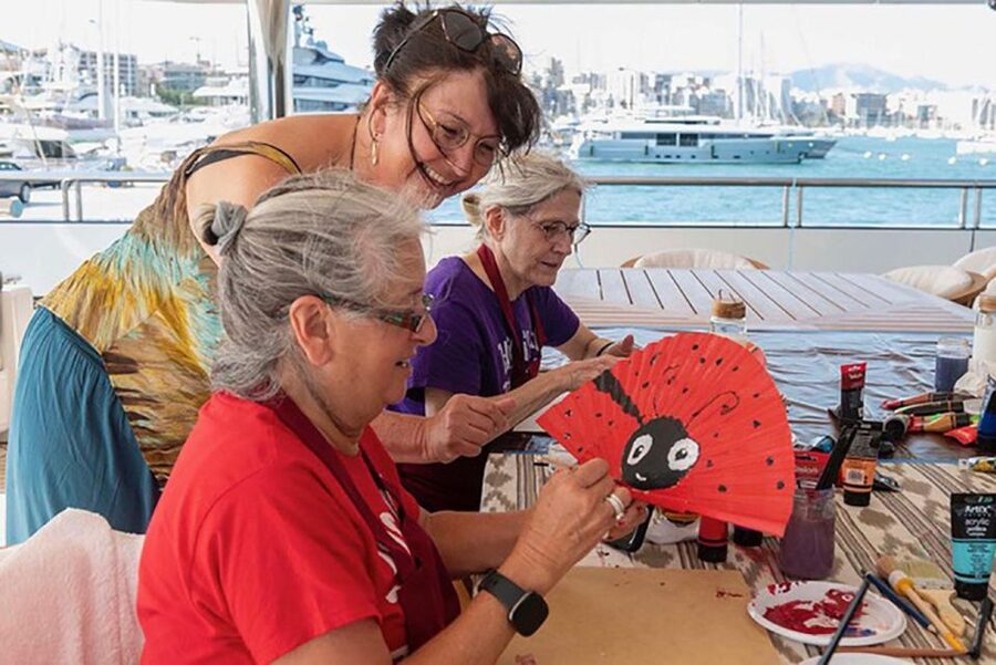 Mallorca/Porto Cristo: Design your own Spanish hand fan - 3 Hours To Paint Your Own Abanico in Porto Cristo