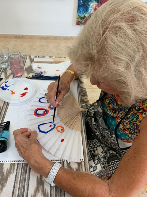 Mallorca/Porto Cristo: Design your own Spanish hand fan - The Starting Point: A Spanish Fan You Can Actually Use