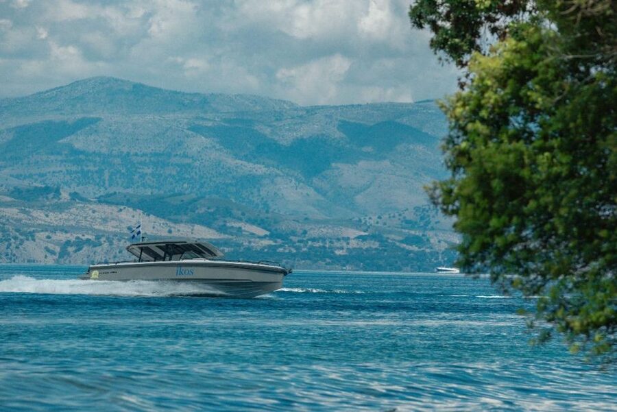 Mallorca: Private Half Day Cruise on Luxury Speed Boat - Drinks, Snacks, and Onboard Comfort That Make It Feel Like a Treat