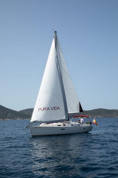 Private sailing trip with skipper