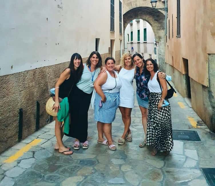 Mallorca: Private Tour with Ensaïmada & Fast Cathedral Entry - Ensaïmada tasting at a local café, the sweet stop that makes the day real