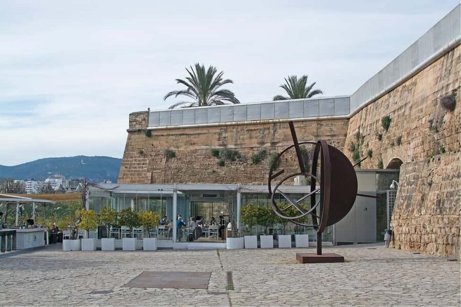 Mallorca: Private Tour with Ensaïmada & Fast Cathedral Entry - Seafront stroll to Es Baluard, the views make a strong finish