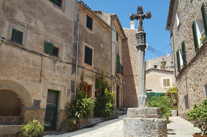 Mallorca's West Coast & Orange Valley Soller incl. pick-up North Coast - Deia and the Sierra de Tramuntana drive: rugged views plus an artsy mountain feel