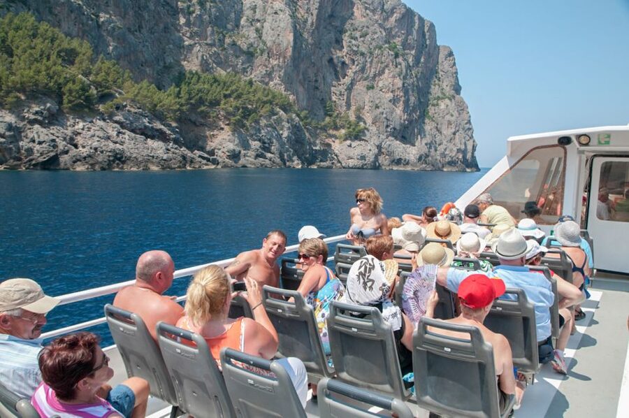 Mallorca: Scenic Full-Day Tour from the North - Boat Along the West Coast: Celebrity-Villa Views From the Sea