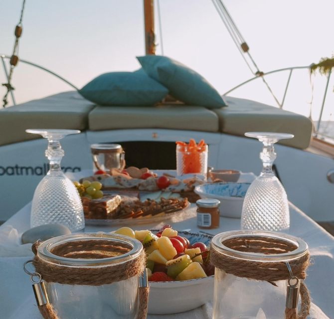 Mallorca: Sunset Eco charter experience - Aperitivo on Board: Snacks Plus Cava or Wine