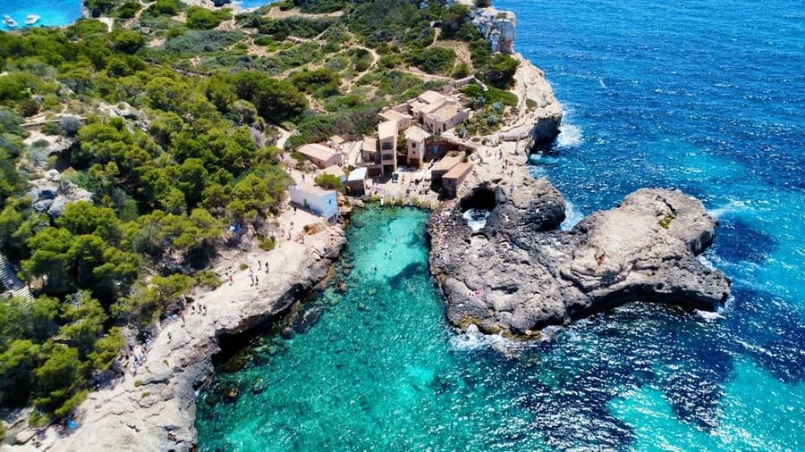 Mallorca: Vintage Sunset tour by the sea with a picnic - The Long Sunset Session at the Secret Stop