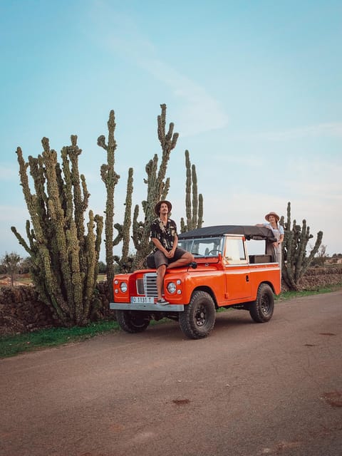 Mallorca: Vintage Sunset tour by the sea with a picnic - Picnic Setup and Cava: A Meal Designed for Sitting Still