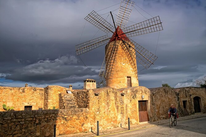 Mallorca: Windmills, Legends and Charming Villages - Bar s’Hostal and lunch: the pamboli tasting plus snacks you can count on