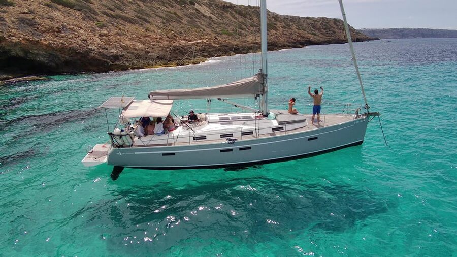 PALMA BAY : 4 HOUR PRIVATE TOUR WITH SAILING BOAT - Meeting at RCNP, Muelle N03, and how to avoid the marina scramble