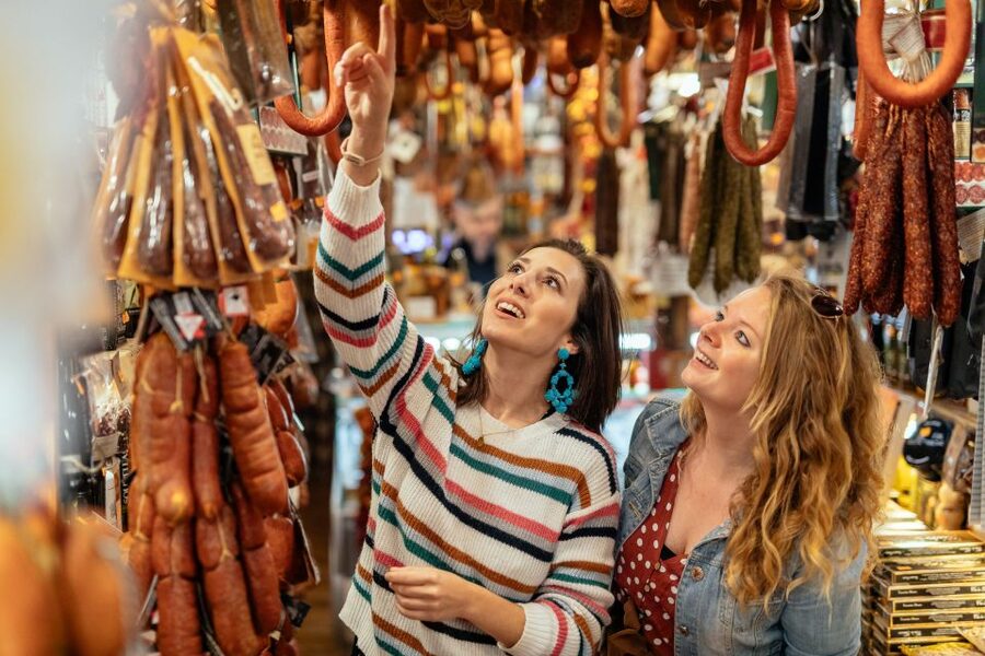 Palma de Mallorca: 10 Tastings Private Food Tour - Private guide personalization: why names like Alvaro and Suzanne matter
