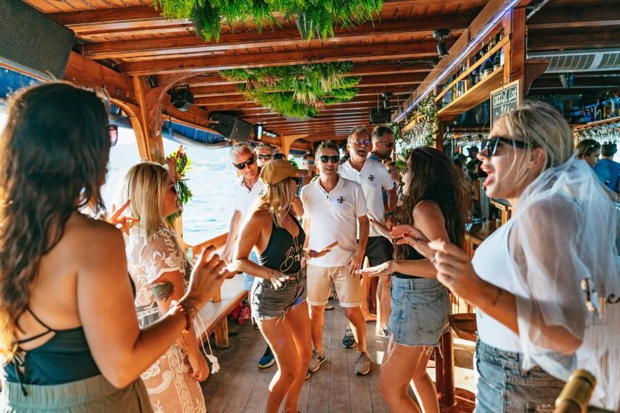 Palma de Mallorca: Daytime Cruise with Swim Stop - FAQ