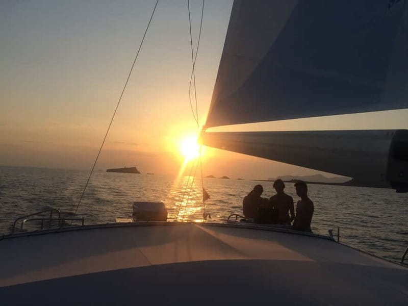 Palma de Mallorca: Deluxe Catamaran Sailing Tour with Meal - Sunset tour flow: tapas and canapés while Palma turns gold