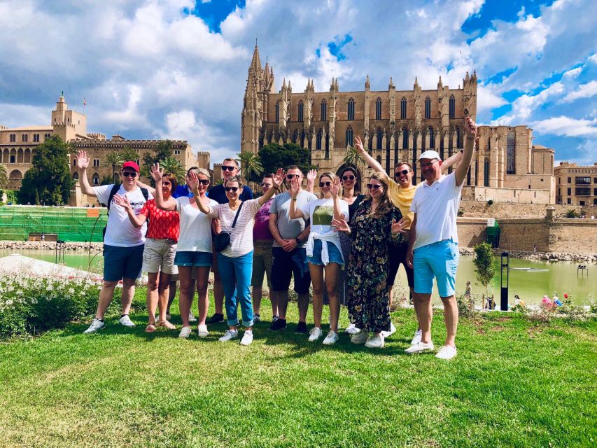 Palma de Mallorca: Guided Bicycle Tour with Tapas & a Drink - Key landmarks you pass: Plaça de Cort, Born, and the Lonja area