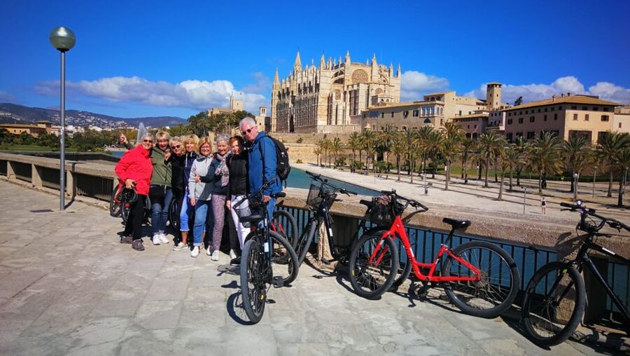 Palma de Mallorca: Guided Bicycle Tour - Starting at Av. de Gabriel Roca: how the ride begins smoothly