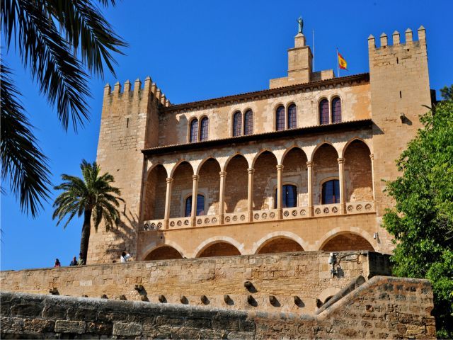 Palma de Mallorca: Guided Tour of the Old Town - La Seu Cathedral and the builders you should recognize