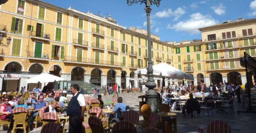 Palma de Mallorca: Guided Tour of the Old Town - Plaça Cort, the city wall, and piecing together neighborhoods