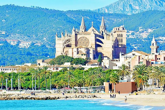Palma de Mallorca Guided Tour with Hotel Pick up - Parc de la Mar: a green pause under the old wall