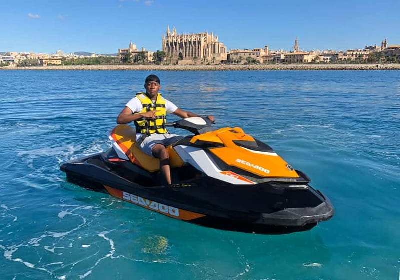 Palma de Mallorca: Jetski Tour to Palma Cathedral - Photo stops: fun pictures, and one thing to watch