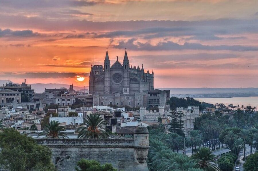 Palma de Mallorca : Must see Walking Tour With A Guide - Convent of Santa Clara a peu: a calm pause in the middle of the city