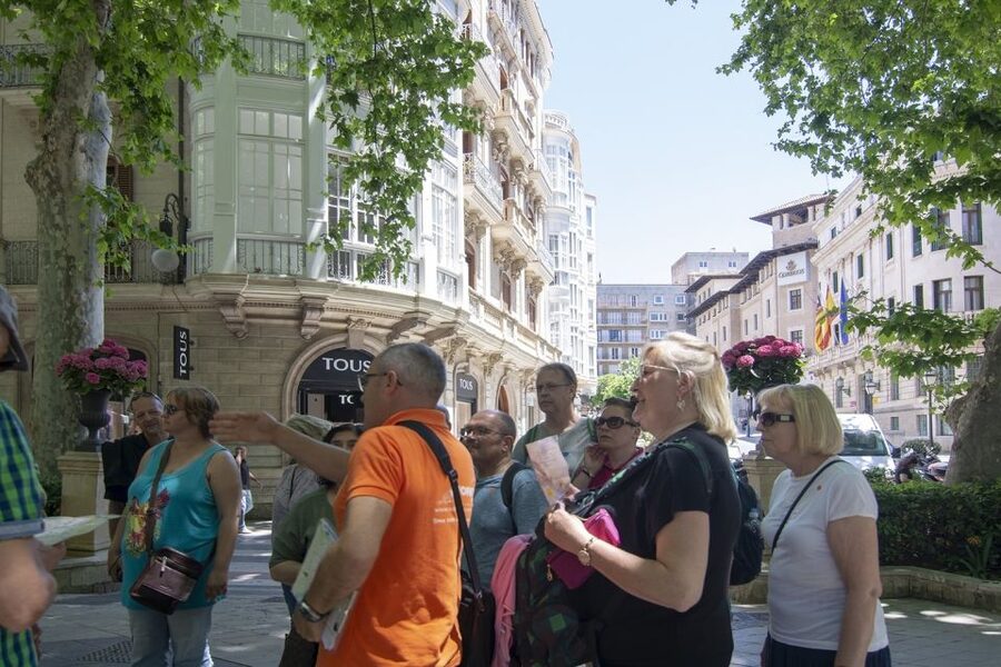 Palma de Mallorca: Old Town and Cathedral Tour - Meeting point by Parc de la Mar, then an easy start