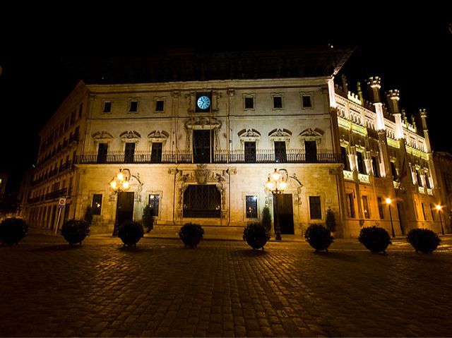 Palma de Mallorca: Old Town Atmospheric Evening Tour - Palma Old Town After Dark, Where the City Softens