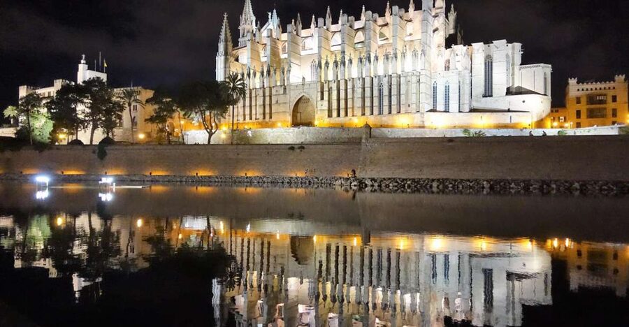 Palma de Mallorca: Old Town Atmospheric Evening Tour - Plaza del Mercat and the Gerber District, Old Streets That Feel Lived In