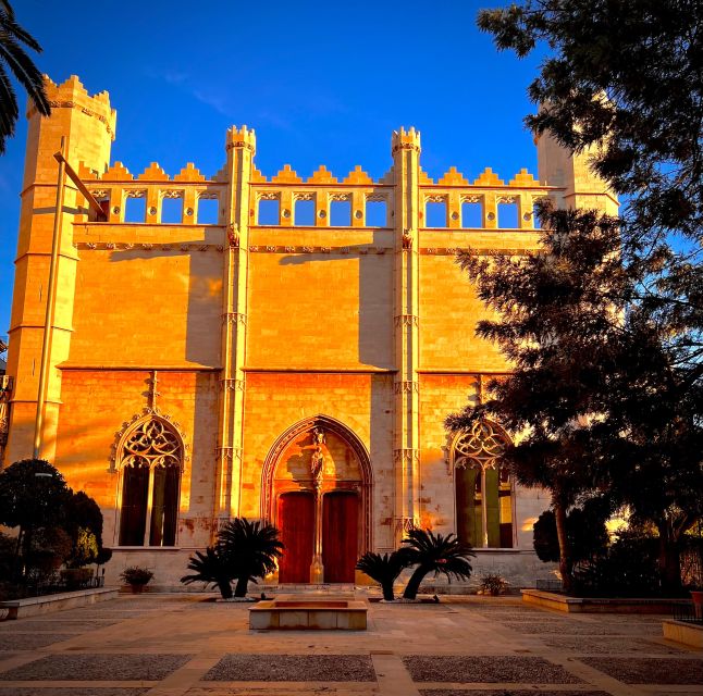 Palma de Mallorca: Old Town Atmospheric Evening Tour - How the Guides Make It Worth Paying For
