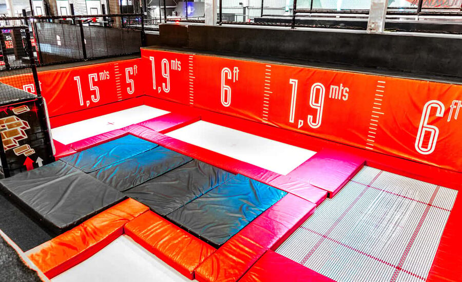 Palma de Mallorca: Palma Jump Trampoline Park Entry Ticket - Pro and Extreme Zone: flips, tricks, and walking the wall