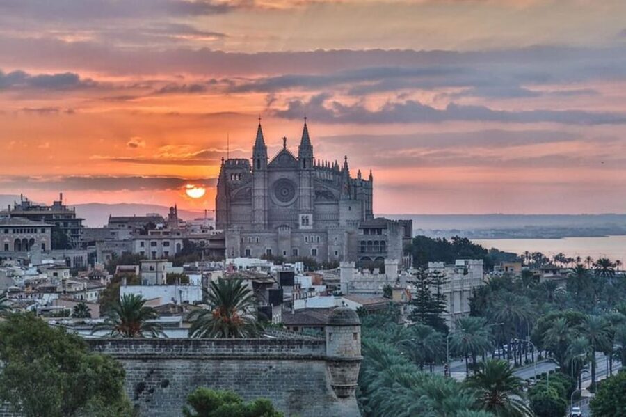 Palma de Mallorca: Private custom tour with a local guide - Key things to know before you start