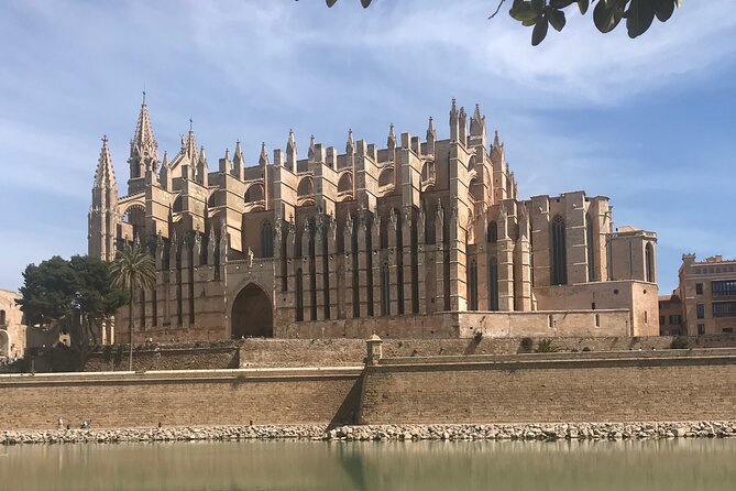 Palma de Mallorca: PRIVATE Local Food And Cathedral Experience - Price and value: what $142.83 buys you