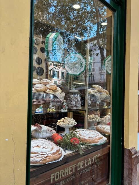 Palma de Mallorca: Private tour - Cathedral and Tapas - Start in Plaza España, then walk like a local