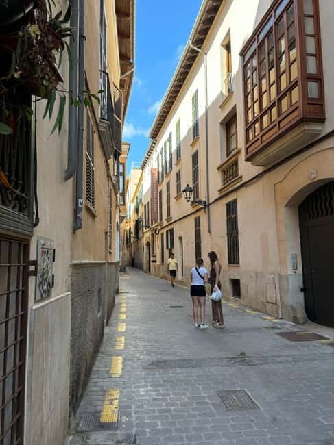 Palma de Mallorca: Private tour - Cathedral and Tapas - Cathedral of the Light: Gothic scale, stained glass focus