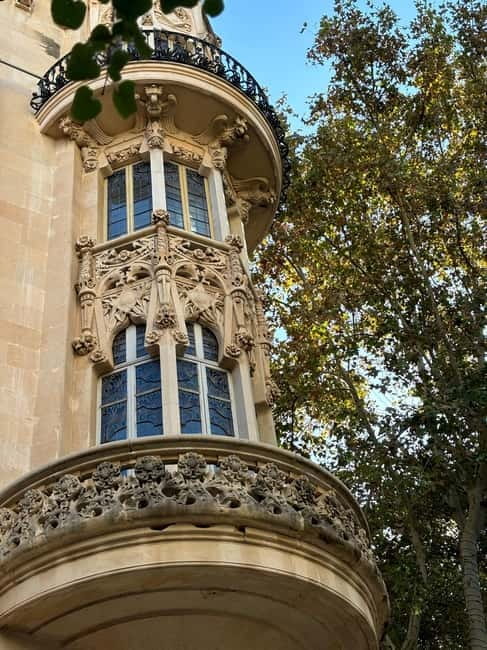 Palma de Mallorca: Private tour - Cathedral and Tapas - Passeig Borne and Gaudi-inspired architecture to close strong
