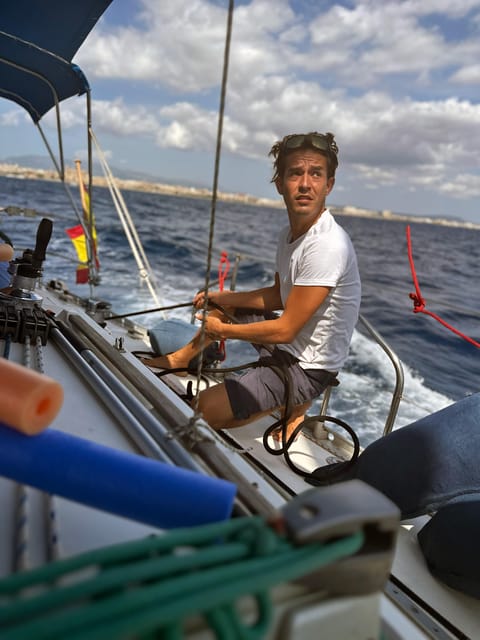 Palma de Mallorca: Sailing Boat Trip with Skipper & Tapas - Music, comfort, and the crew who make it feel easy