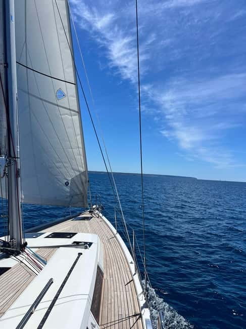 Palma de Mallorca: Sailing Tour with Drinks and Tapas - Palma sailing basics: Club de Mar, timing, and what makes it easy
