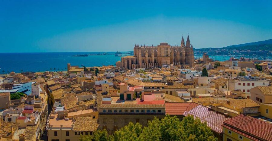 Palma de Mallorca: Self-Guided Audio Tour - From transport hub to market energy: Plaza Mayor and Mercat de lOlivar
