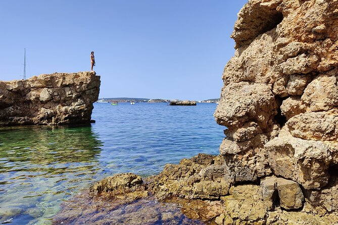 Palma de Mallorca: Small Group Tour by Locals in Hidden Coves - Mirador de Rafael: A 15-Minute Reset for Photos and Sea Air