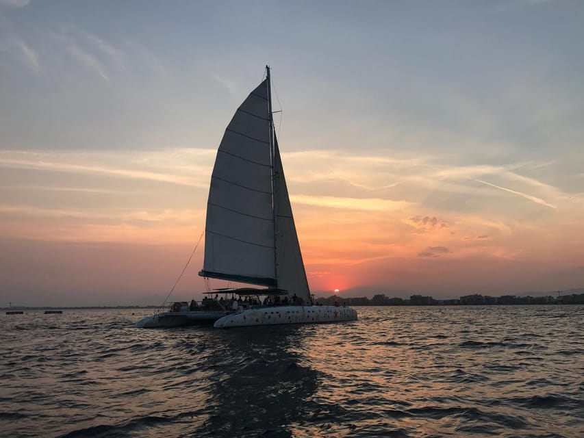 Palma de Mallorca: Sunset Sailing Catamaran Trip with Drink - Seating, Crowds, and How to Get the Best Spot