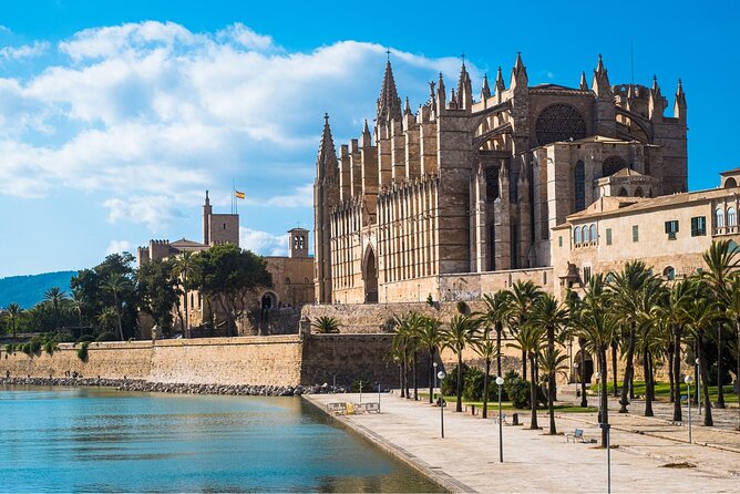 Palma de Mallorca: Walking Tour, Cathedral & Local Tasting - The timed food stop: ensaïmada tasting that feels local, not touristy