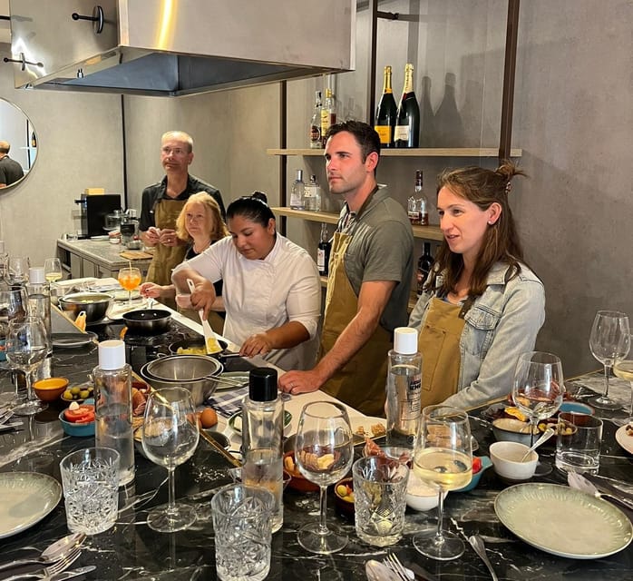 Palma: Mediterranean Cooking Class with Drinks - Group vibe at Omare: who this is perfect for
