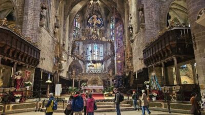 Old Town Guided Tour with Cathedral Skip-the-Line