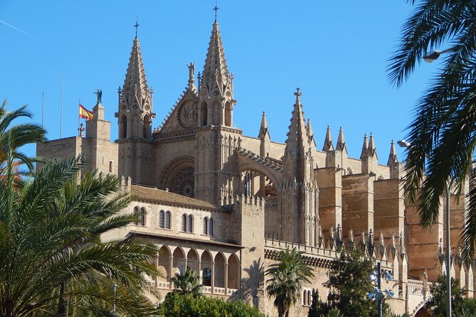 Palma Old Town & The Cathedral of Mallorca with Mallorcan pastry - Palau de l’Almudaina, royal power and quick architecture talk