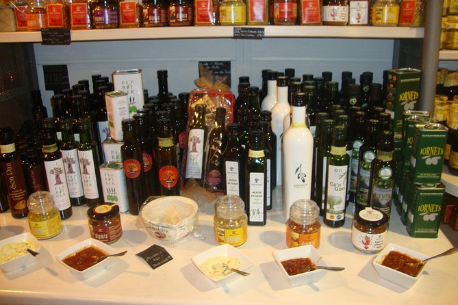 Palma old town tour with Wine & Tapas Tastings - Wine tasting: your first flavor cue