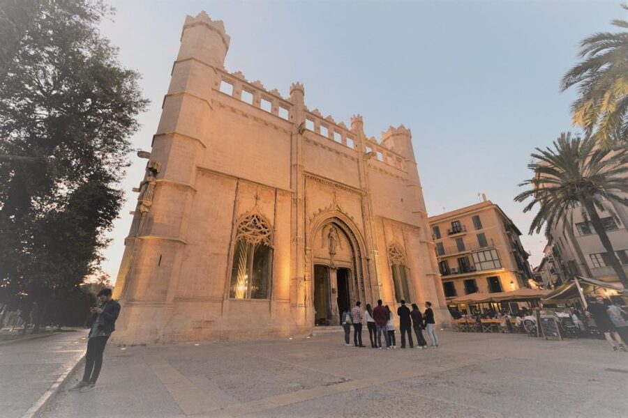 Palma: Old Town Walking Tour & Cathedral Skip-the-Line - Mercat de l’Olivar finish: a smart place to eat after the tour