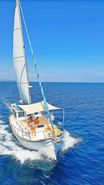 Palma: Private Classic Mallorcan Boat Tou - Comfort details that make the difference in real life