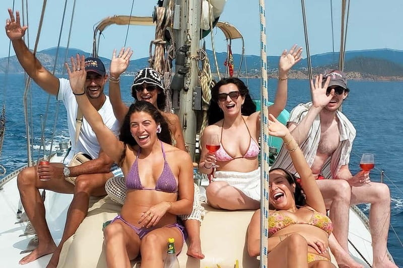 Palma: Private Half-Day Sailing Trip with Tapas & Drinks - Boat comfort and the crew vibe with Bora Sailing