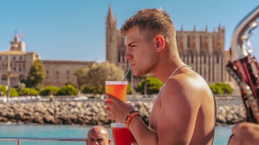 Palma: Punta Negra and Ses Illetes Boat Trip with Live Music - Who This Boat Trip Works Best For