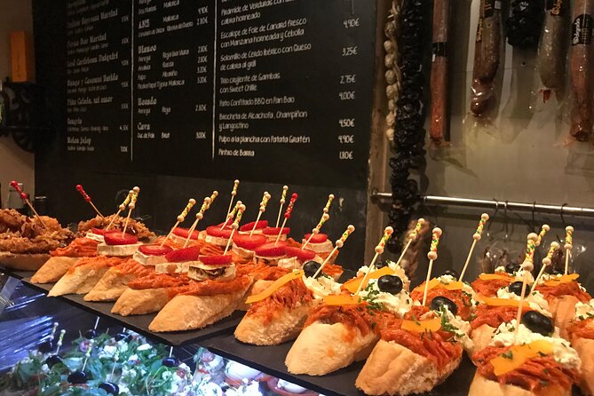 Palma's nightly charm and delicious local snacks - Palmas Highstreet: your orientation and pacing moment